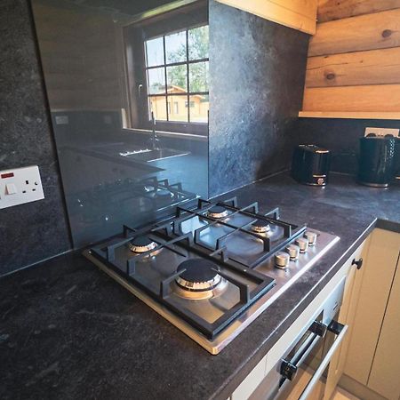 Aspen Lodge, Amazing New Log Cabin With Hot Tub - Sleeps 6 - Felmoor Park Morpeth Rom bilde