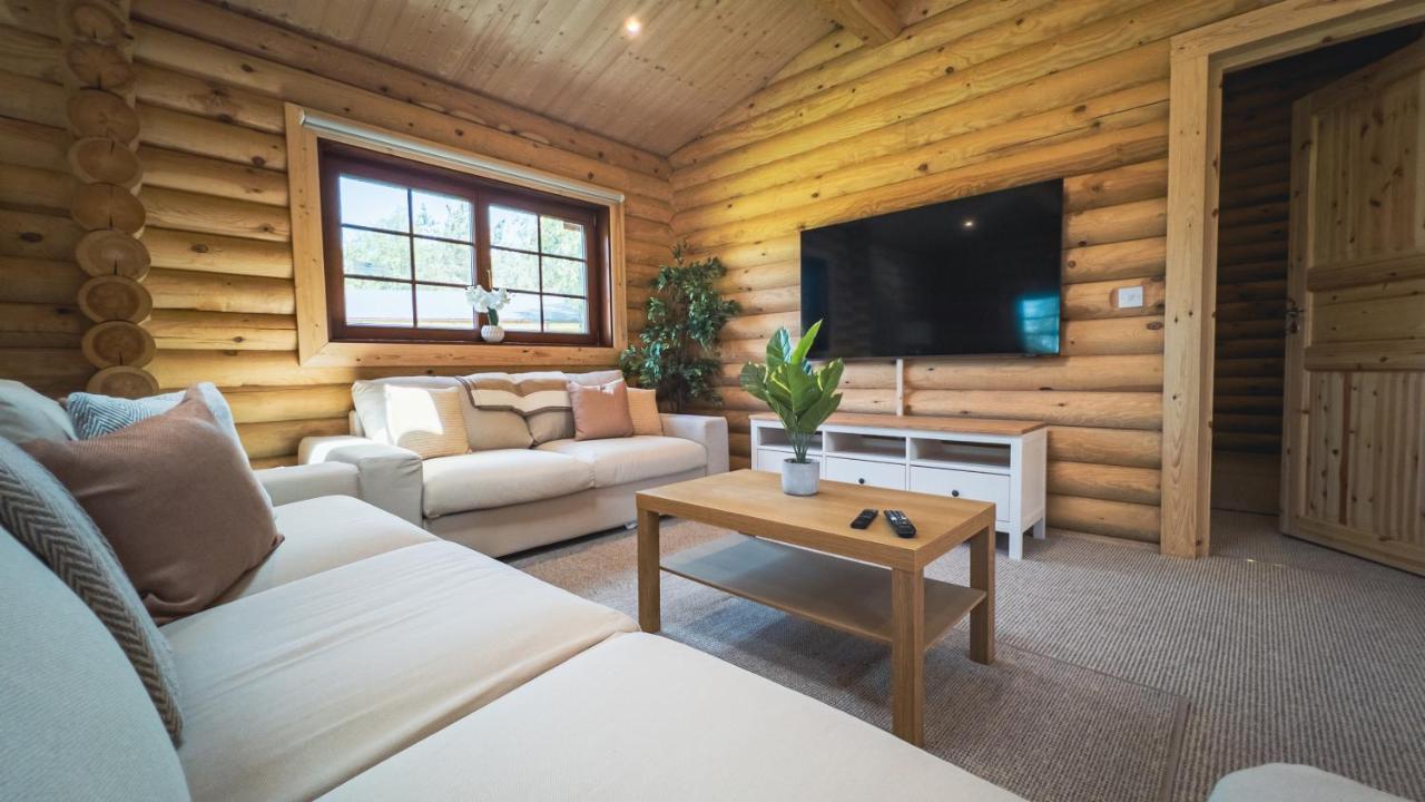 Aspen Lodge, Amazing New Log Cabin With Hot Tub - Sleeps 6 - Felmoor Park Morpeth Eksteriør bilde