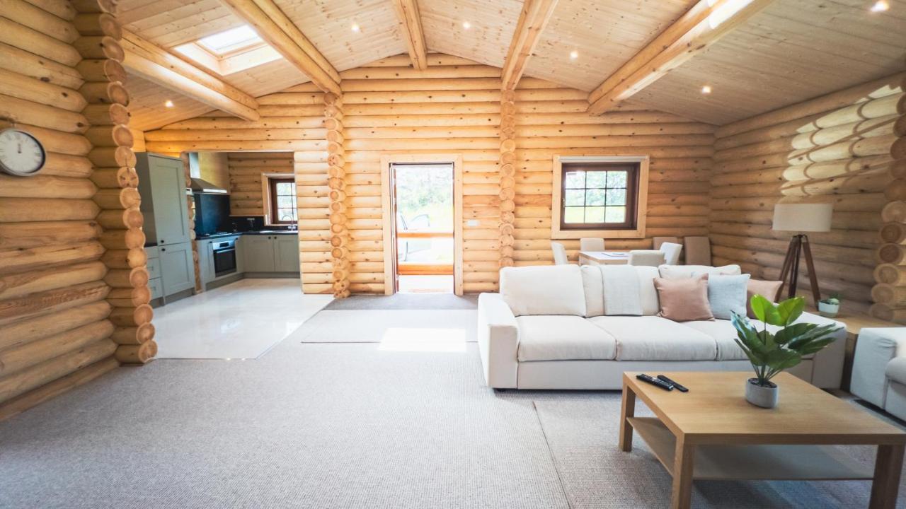 Aspen Lodge, Amazing New Log Cabin With Hot Tub - Sleeps 6 - Felmoor Park Morpeth Eksteriør bilde