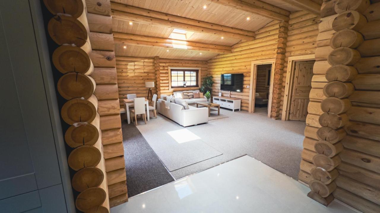 Aspen Lodge, Amazing New Log Cabin With Hot Tub - Sleeps 6 - Felmoor Park Morpeth Eksteriør bilde