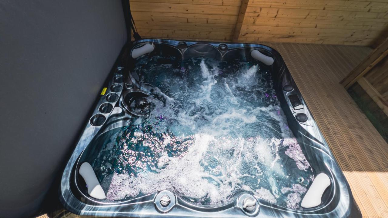 Aspen Lodge, Amazing New Log Cabin With Hot Tub - Sleeps 6 - Felmoor Park Morpeth Eksteriør bilde
